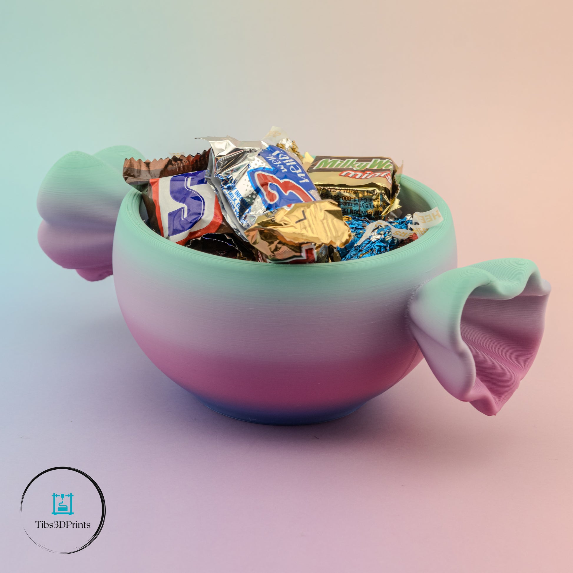 3D printed candy wrapper bowl with mint to pink gradient
